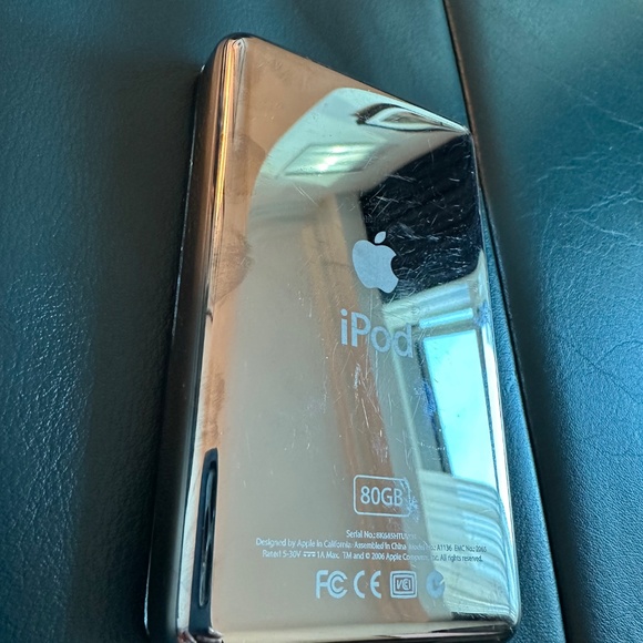 Classic iPod 5th Generation - Picture 4 of 8